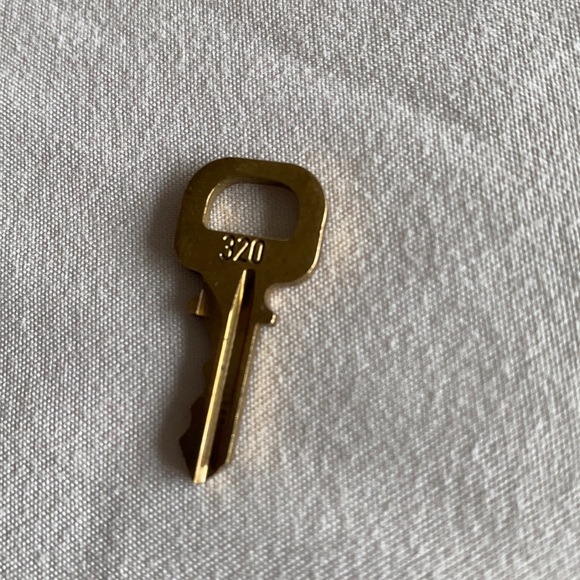 Authentic LV key only - Picture 2 of 8